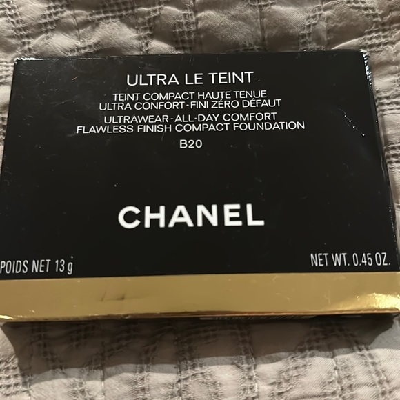 CHANEL Accessories - Chanel powder